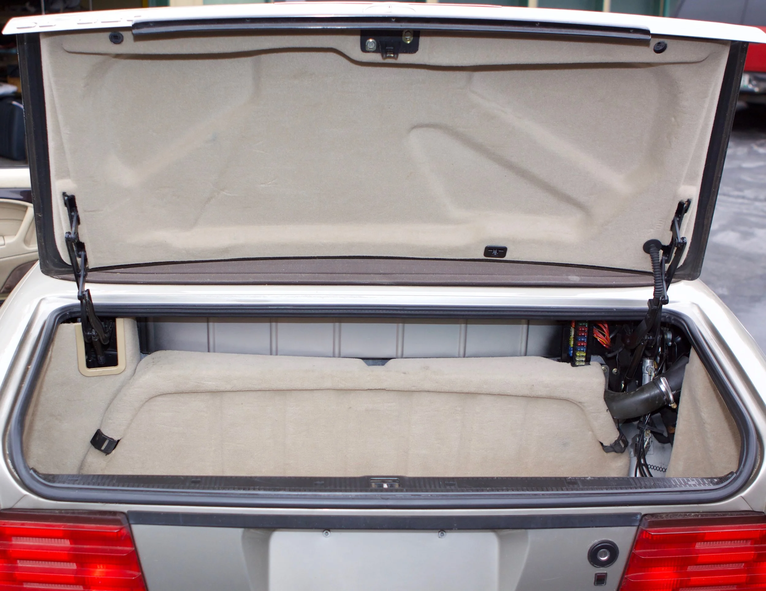 20181006 VIN2133 1997 SL320 - 24.jpg