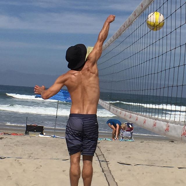 Wild amounts of volleyball this weekend with the @delmarlifeguards crew. Also, some great waves...fortunately the sharks left us alone 😲🦈🌊
Thanks for the photos @oldmanhenson -
-
-
-
-
#delmar #volleyball #play #nature #natureunplugged #optoutside