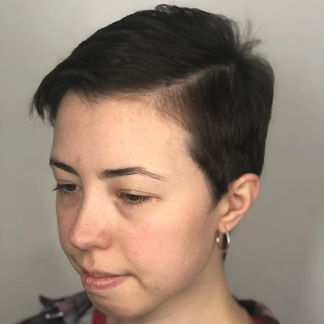 Finally gave Megan the chop! Only took her five years to take the plunge 😂 thanks for visiting and trusting me!
.
.
.
#pittsburghhairstylist #pittsburghhair #pghhair #pghsalon #shorthair #pixiecut #pittsburghstylist