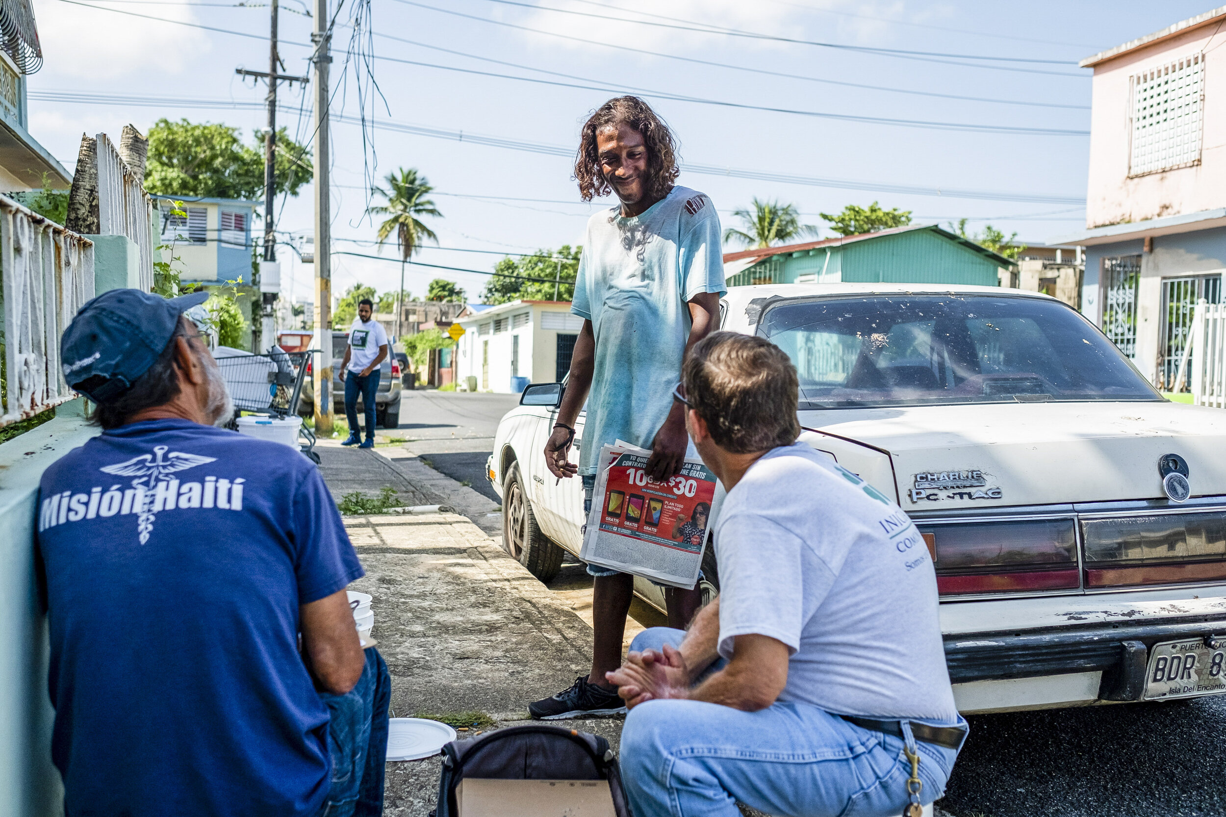 A participant of Punto Fijo’s harm reduction program warmly greets Raphi and Antonio. Antonio later explained that half of the regular participants, whom he cares for as family, disappeared after hurricane Maria. “I think my people died” he sadly st