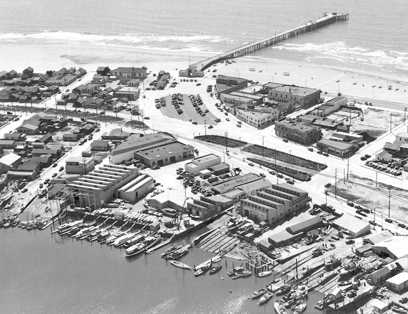Downtown Newport Beach and the new pier, circa 1940s (Courtesy the Orange County Archives).