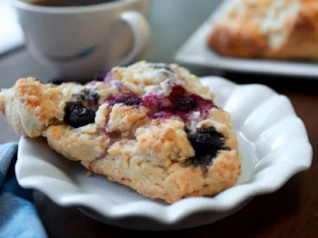 mixed berry scone.jpg