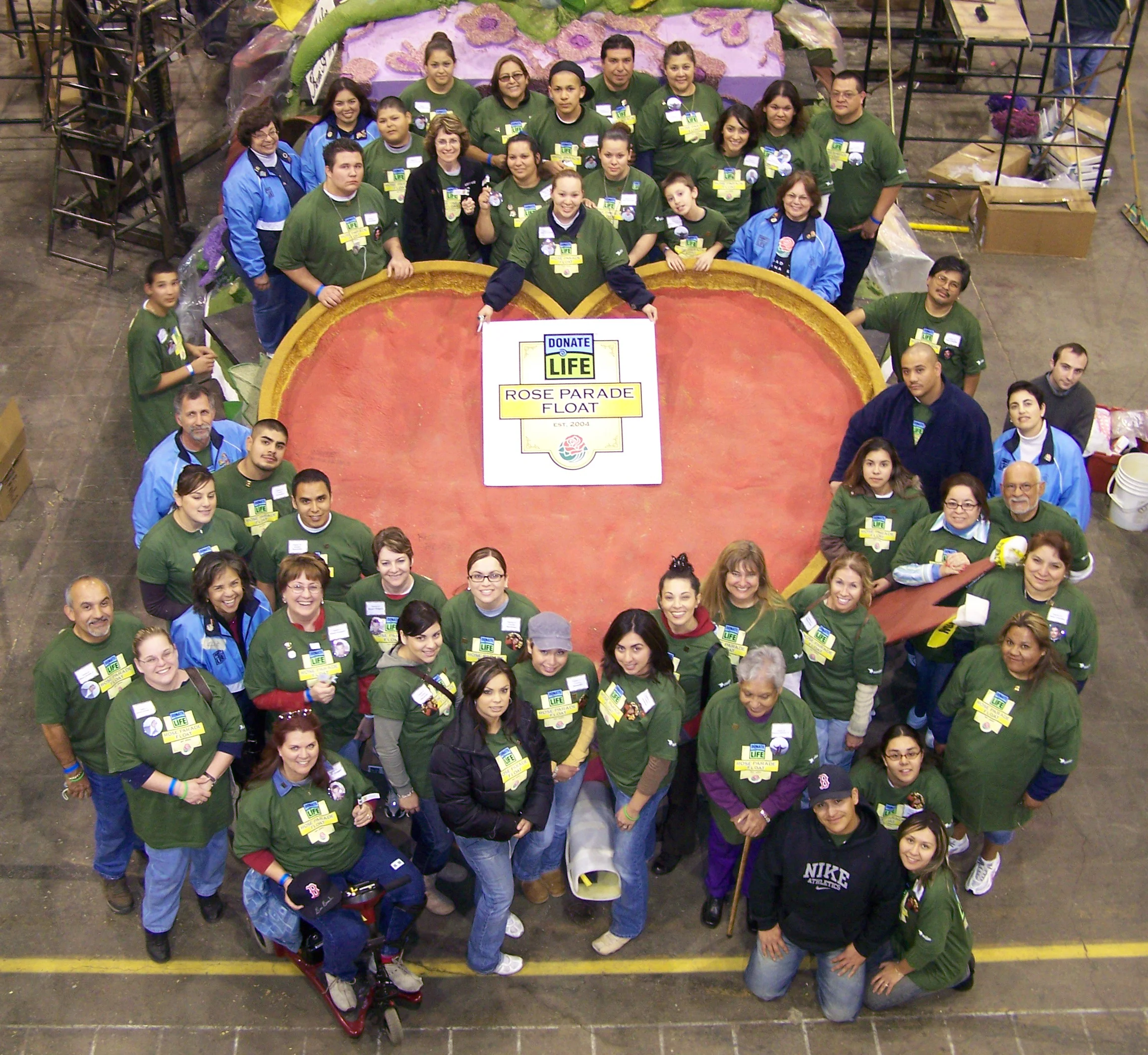 OneLegacy's Family Services team organized special decorating shifts to allow donor families to remember each another's loved ones during the holiday season. (Photo: Bryan Stewart)