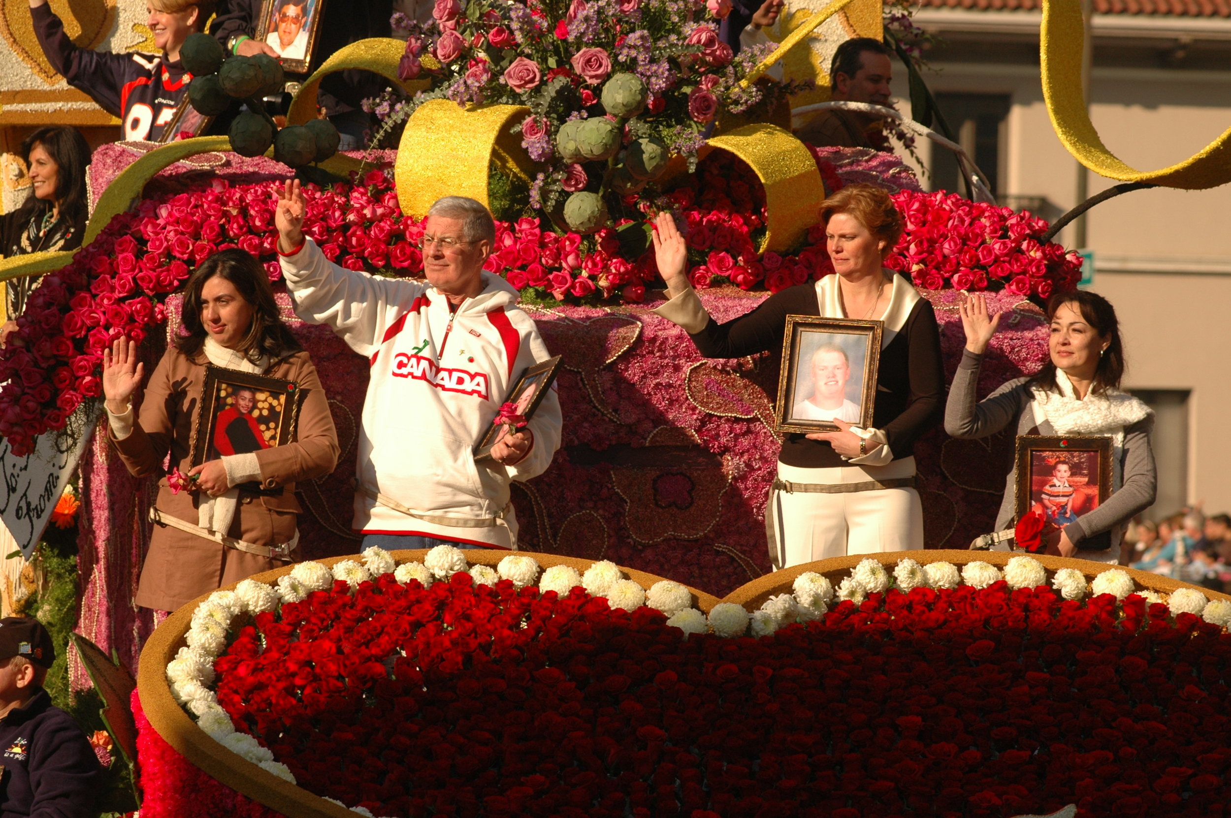 Overlooking the dedication garden's 1,052 red roses were four donor family members: Erica Rangel-Báez (honoring son Frankie Hernandez), Emile Therien (daughter Sarah Beth), Kelli Jantz(son Jake) and Charity Guergo-Ramos (son Alejandro). (Photo: Scott Weersing)