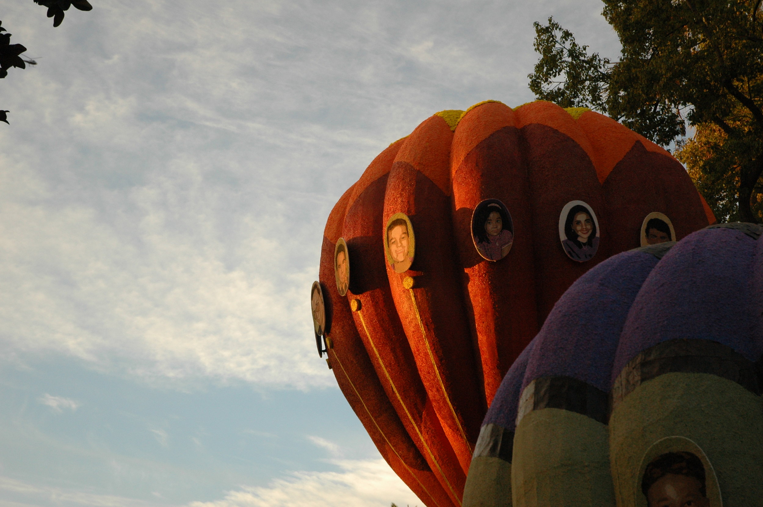 The hot air balloons and floragraph portraits made for a dramatic sight as the sun rose. (Photo: Scott Weersing)
