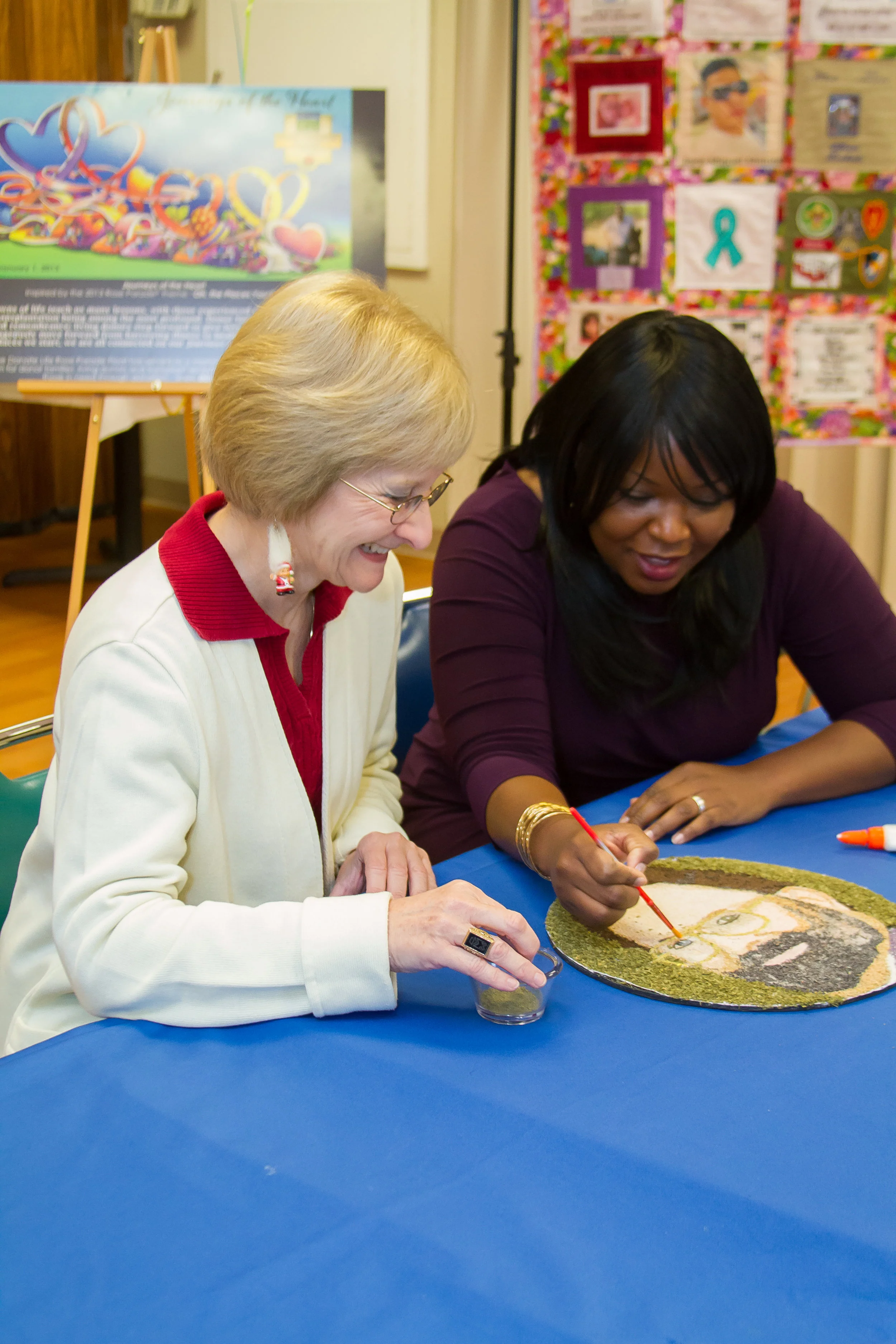 Simera Nichols helped the widow of Robert H. Barrentine finish his portrait in Texas. (Photo: San Antonio Eye Bank/TBI)