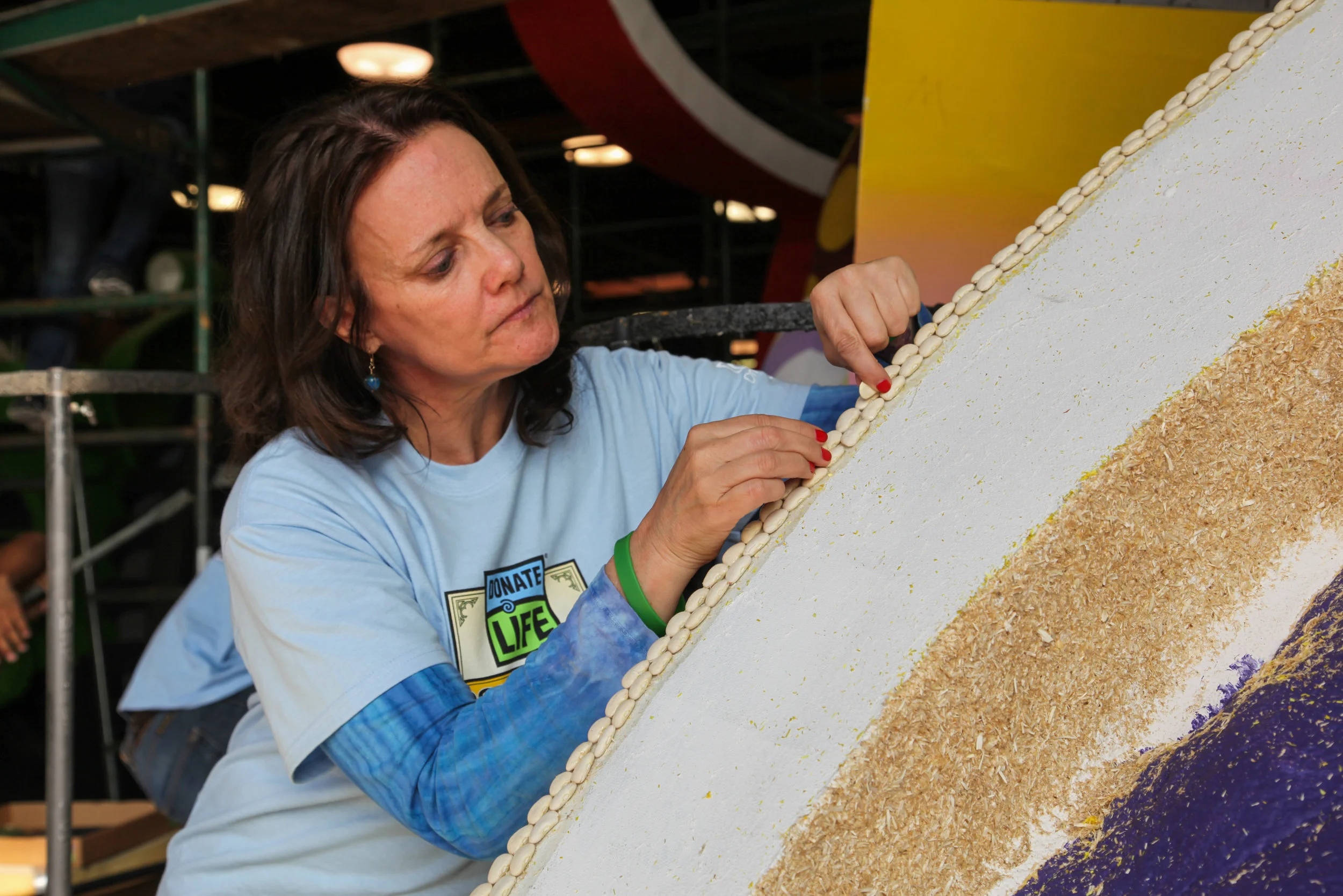 ...while another volunteer did the same with navy beans. (Photo: Luis Ramirez)