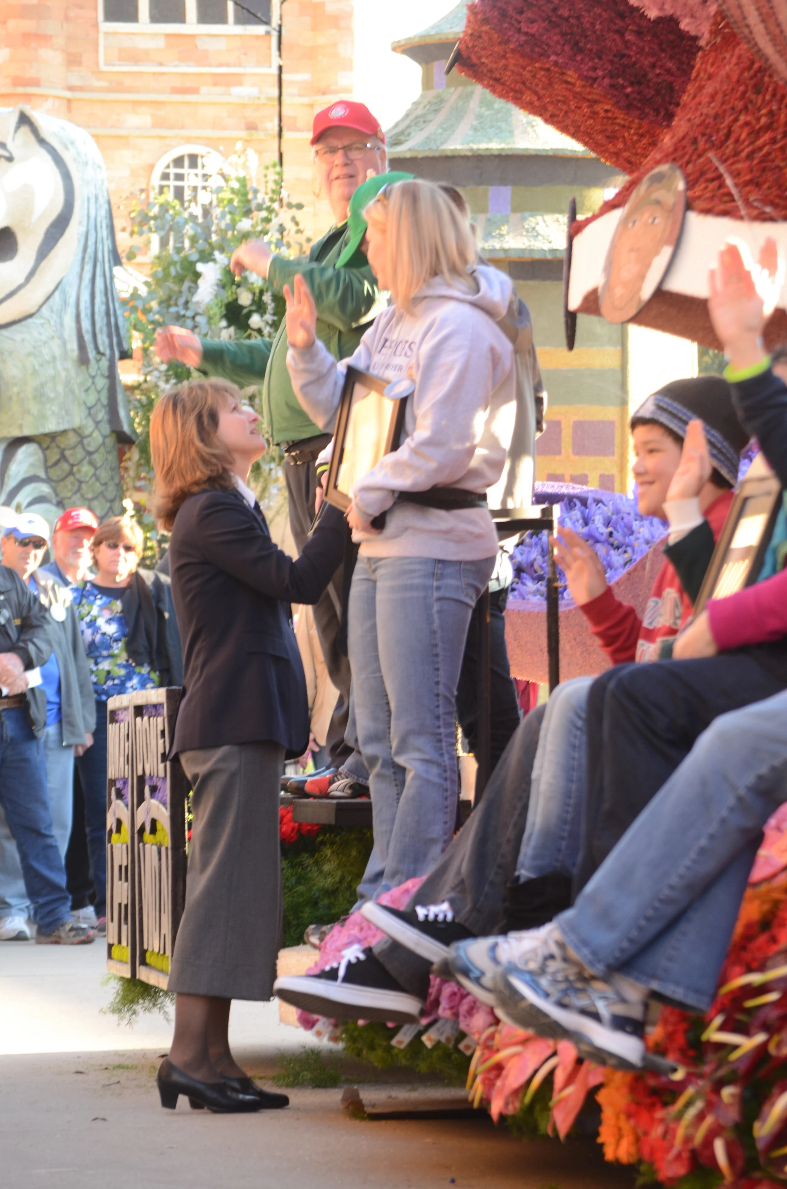 A judge initiated a conversation with a rider. (Photo: Scott Weersing)