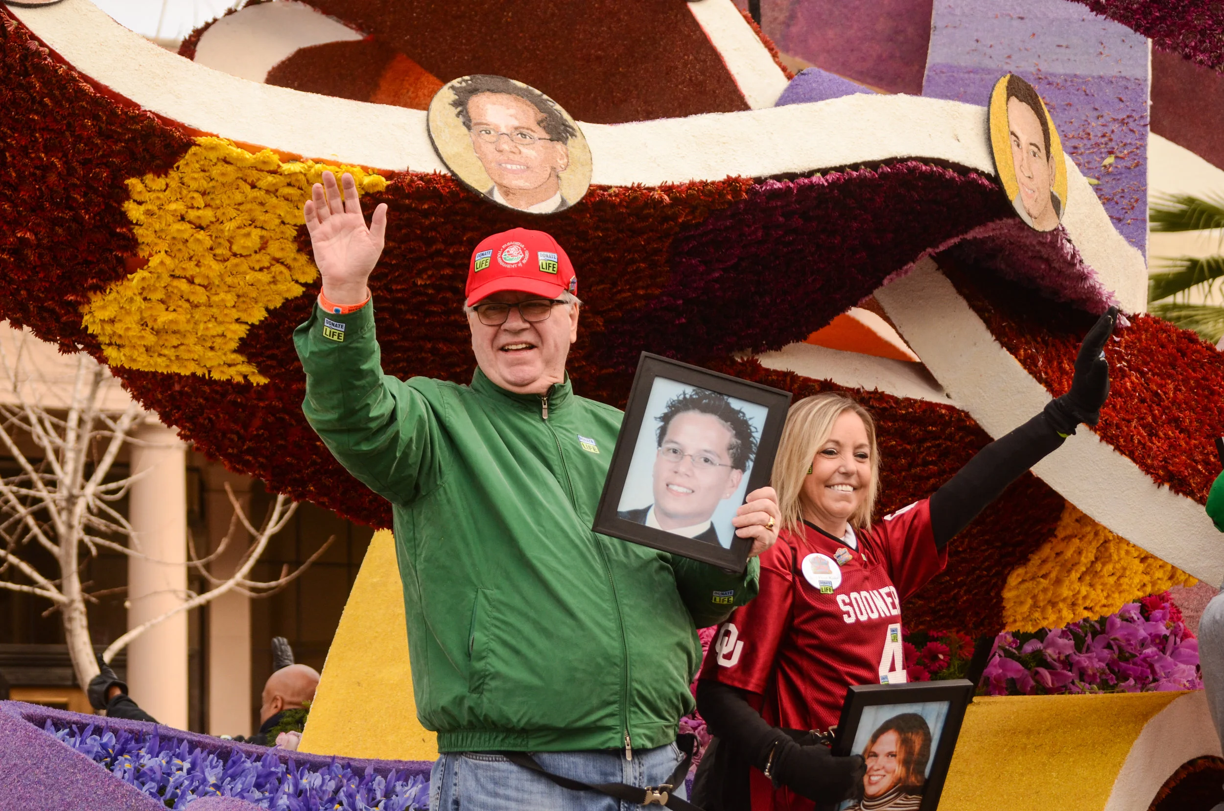 Heart recipient Mark Reagan and double lung recipient Valerie Vandervort exuded the kind of energy for which Donate Life float riders were known. (Photo: Scott Weersing)