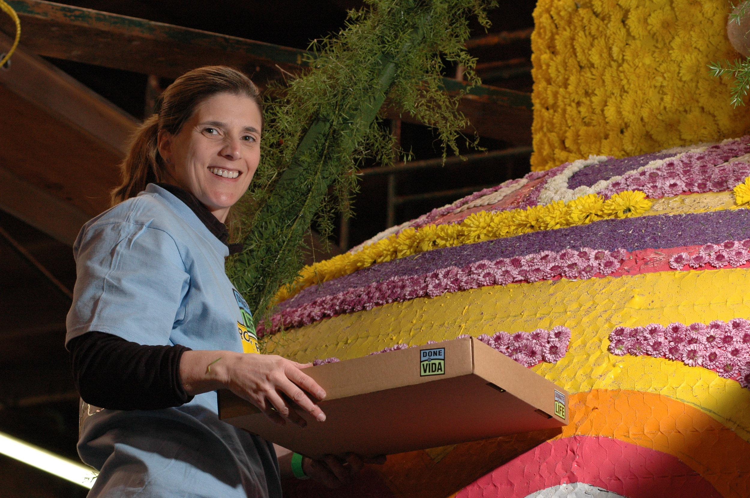 Transplant surgeon Nicole Turgeon of Emory University made her second pilgrimage to Pasadena to volunteer on the decorating floor. (Photo: Scott Weersing)