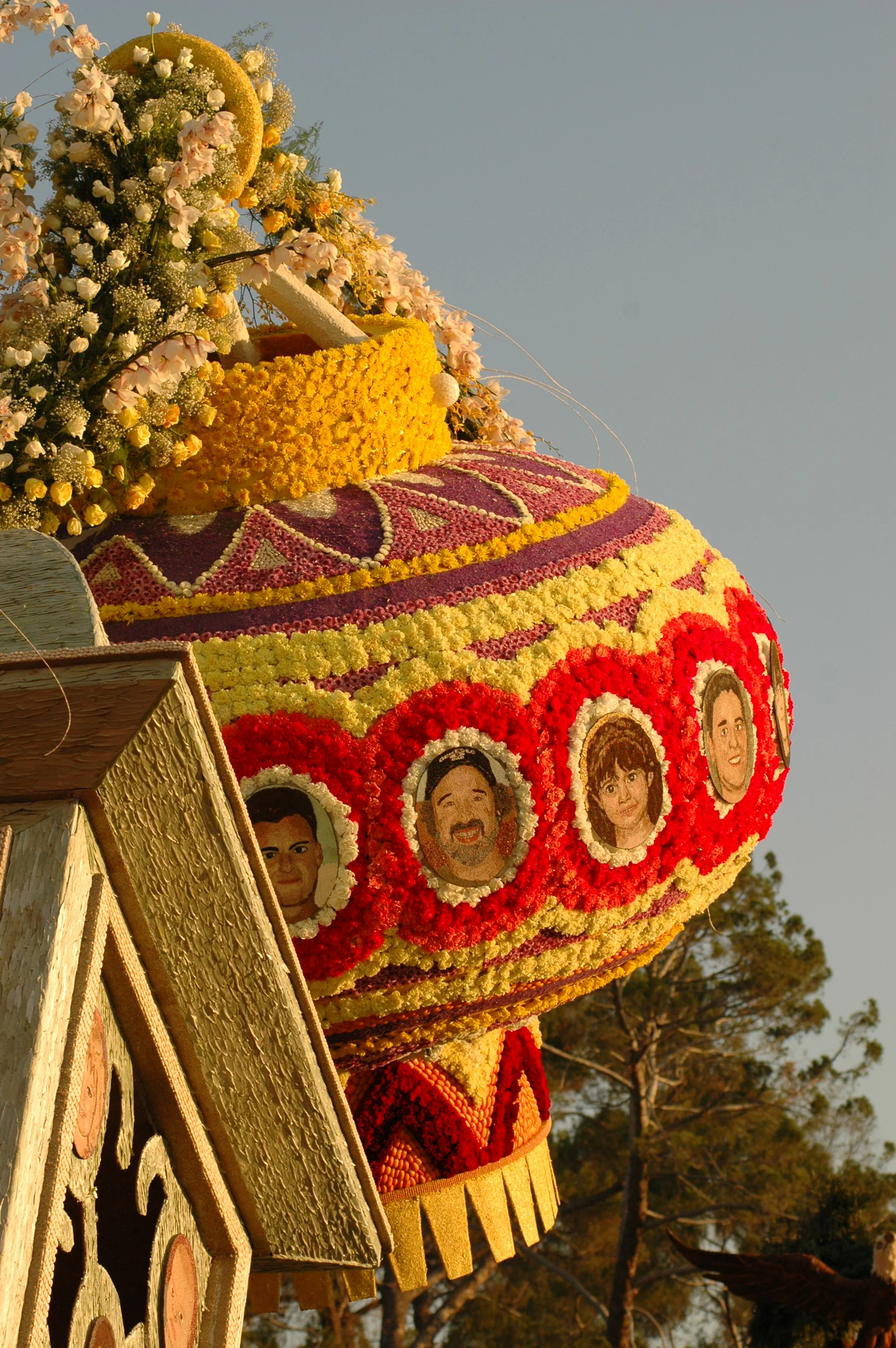 Once the float was brought out of the barn for judging, the colors exploded in the sunlight. (Photo: Scott Weersing)