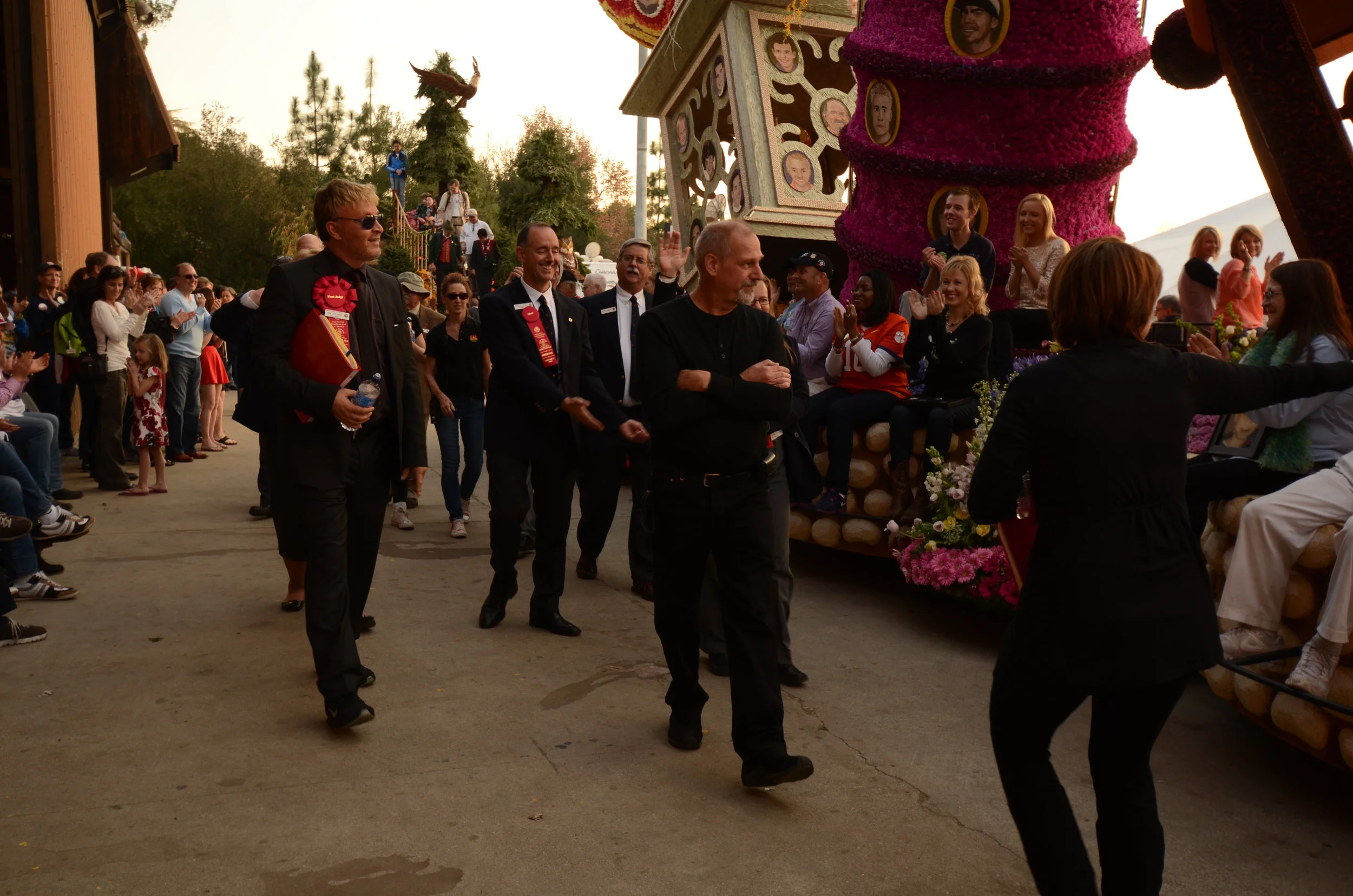As the ovation continued, Phoenix Decorating president Chris Lofthouse led the judges to the next destination. (Photo: Scott Weersing)