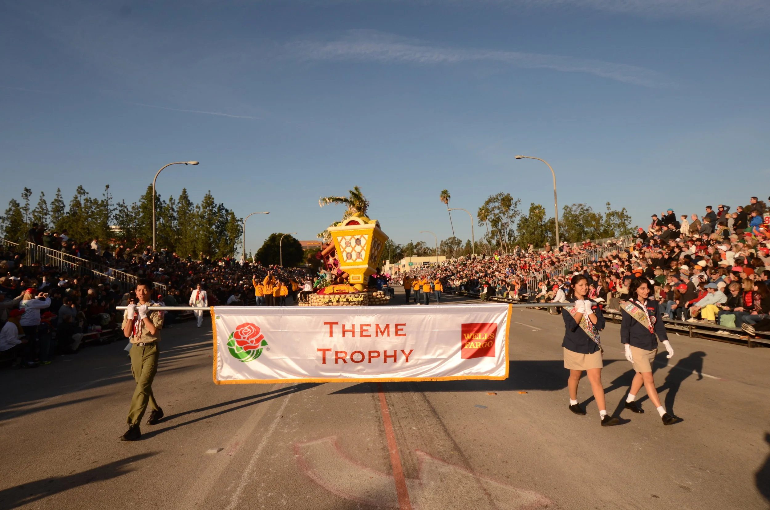 Donate Life won the Theme Trophy for the third time, their sixth award in seven years. (Photo: Scott Weersing)