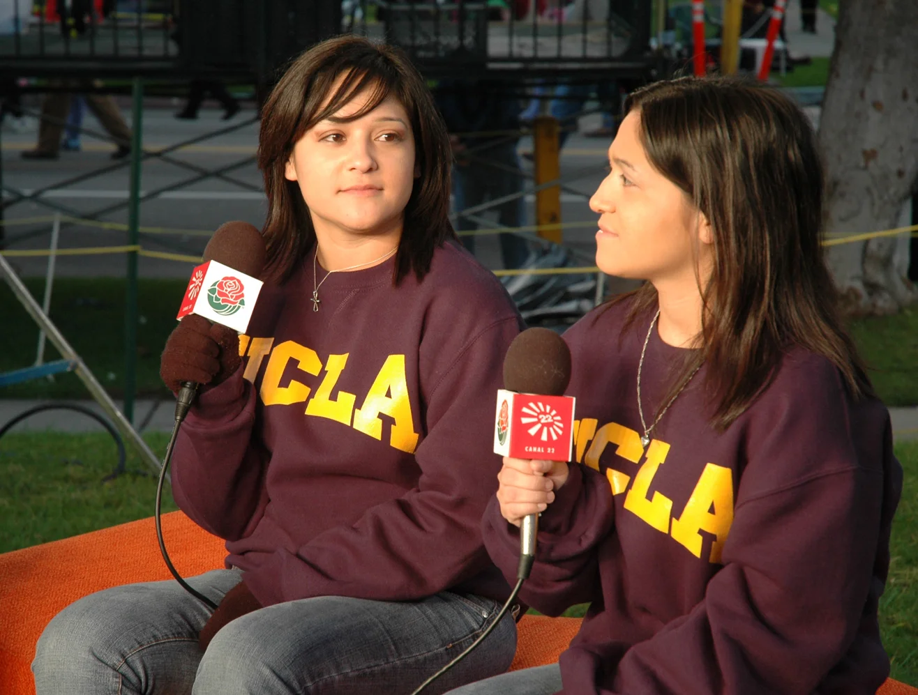 Twins Alalia and Liliana Quintanar shared their living donor kidney transplant story on Telemundo’s live pre-parade show. (Photo: Scott Weersing)