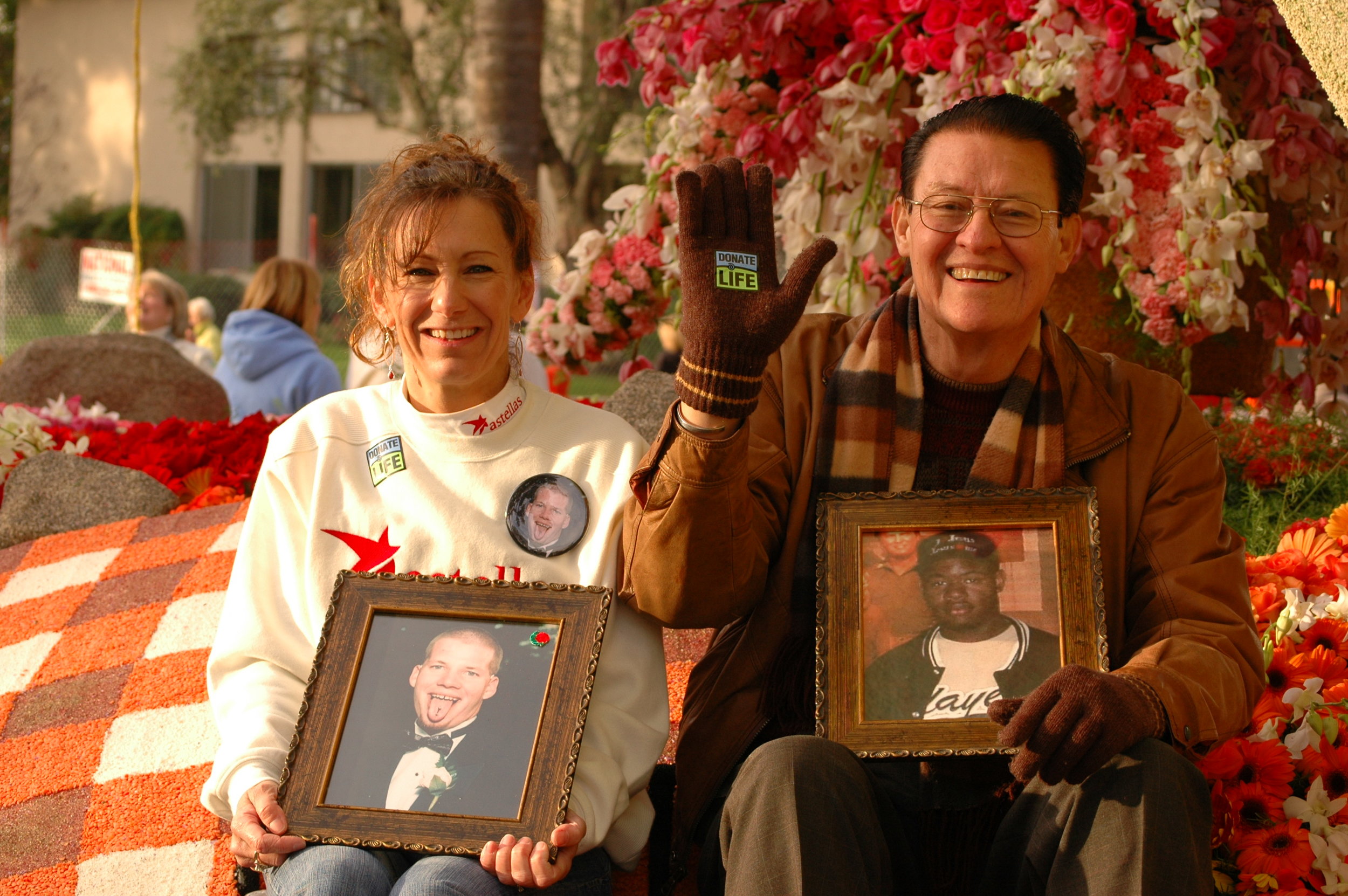 Liver recipient Tracy Copeland and heart recipient Jesus Nava honored their respective donors, Terry and Jamil. (Photo: Scott Weersing)