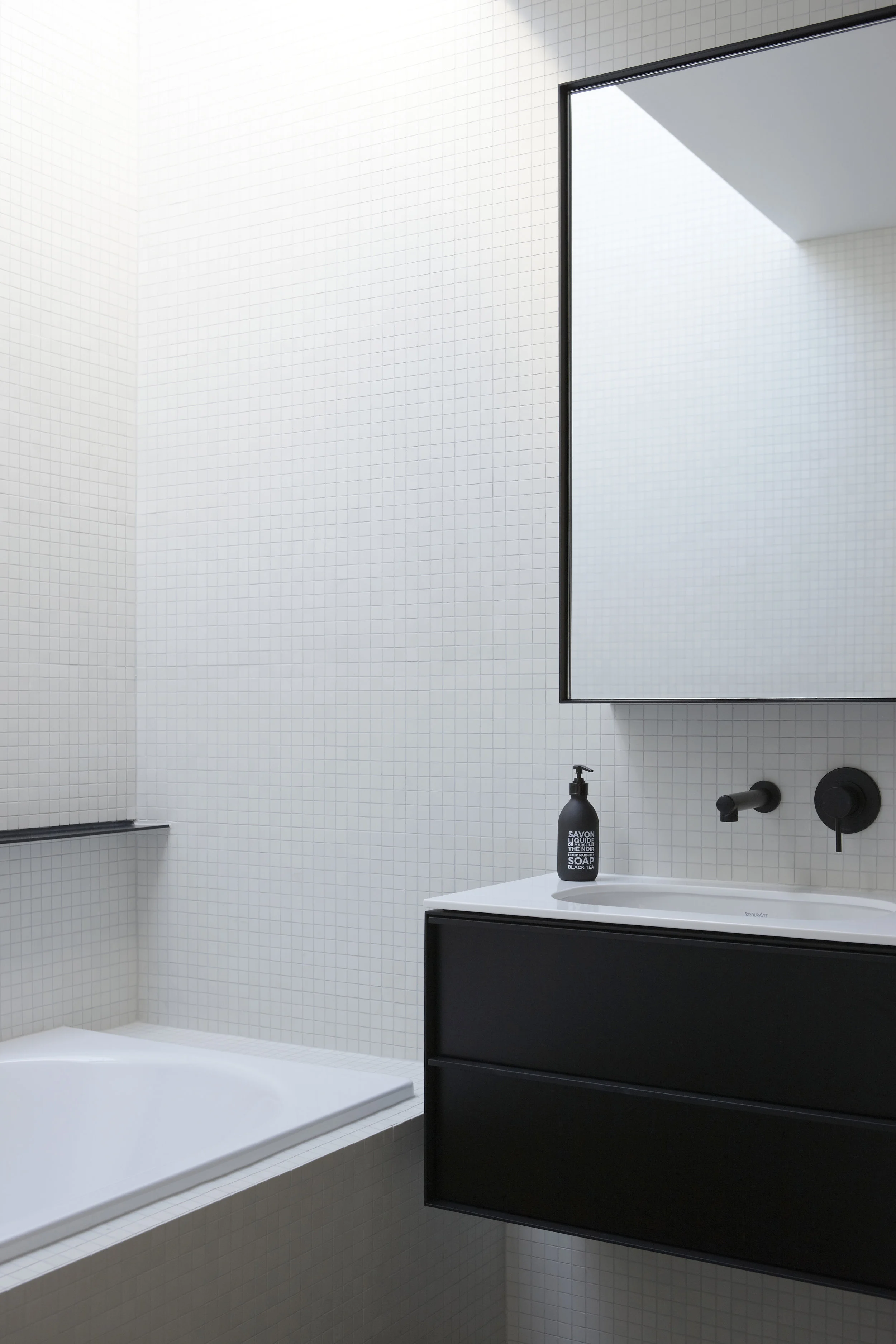 Bathroom 02.jpg