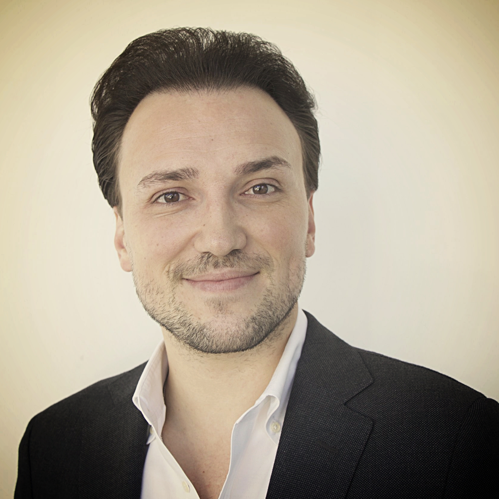JEVGENI DAVIDOV Artistic Director