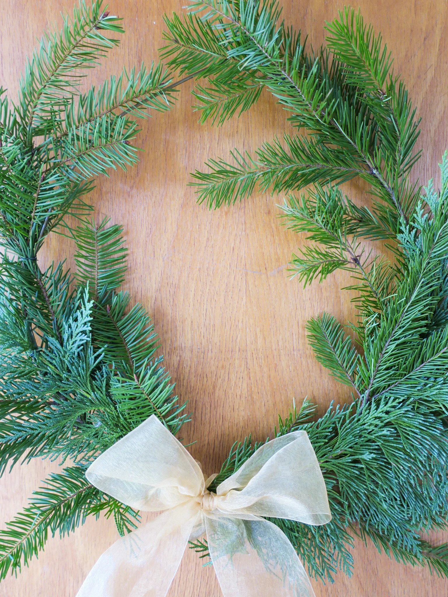 DIY Holiday Wreath in 5 Quick Steps. 