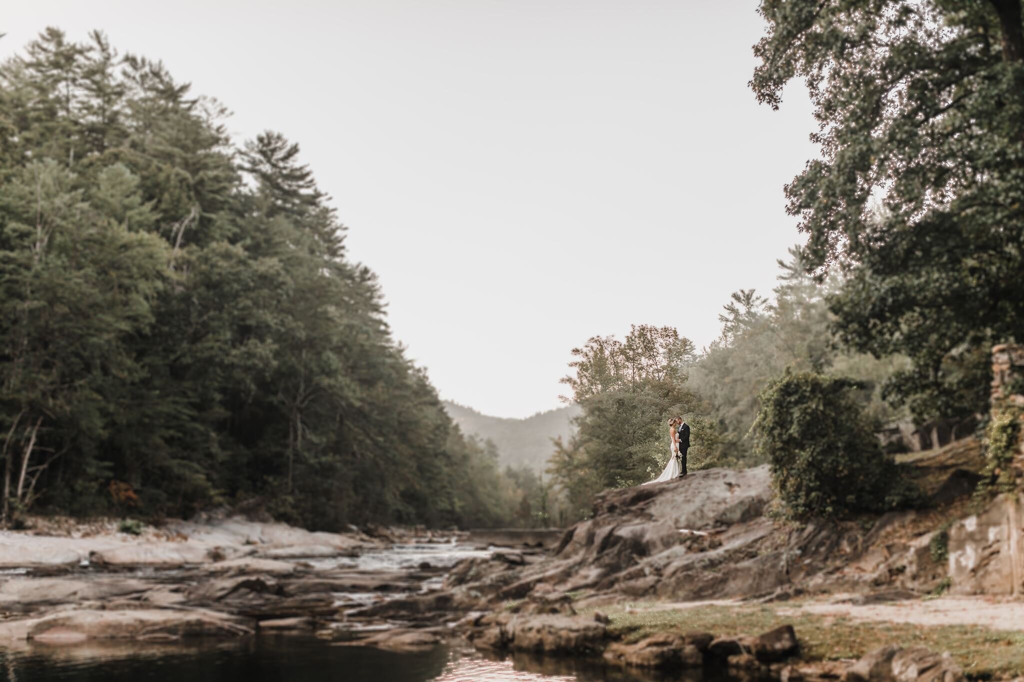 a GORGEOUS mountain RIVER wedding at BROWN MOUNTAIN BEACH RESORT in LENIOR, north carolina, captured by JILLIAN KNIGHT PHOTOGRAPHY
