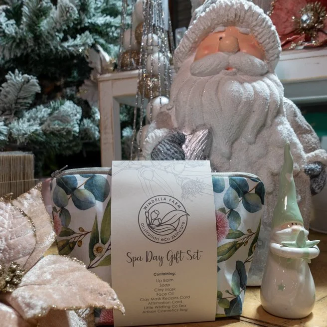 There are two kinds of Christmas people: the ones who&rsquo;ve finished their shopping by October, and the ones still wrapping gifts on Christmas morning. Whichever category you are in, think small this Christmas! Why not set yourself a challenge to 