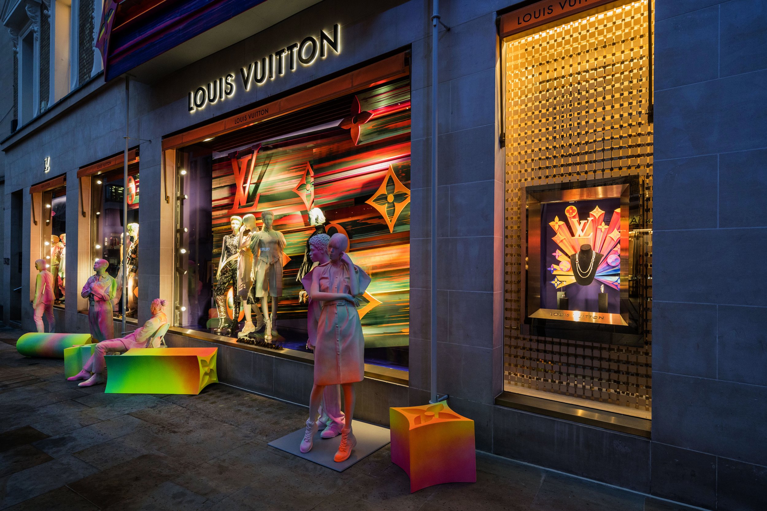 2 Scenic Sets - Louis Vuitton New Bond Street opening 2019 www.thebestshot.co.uk00356.jpg