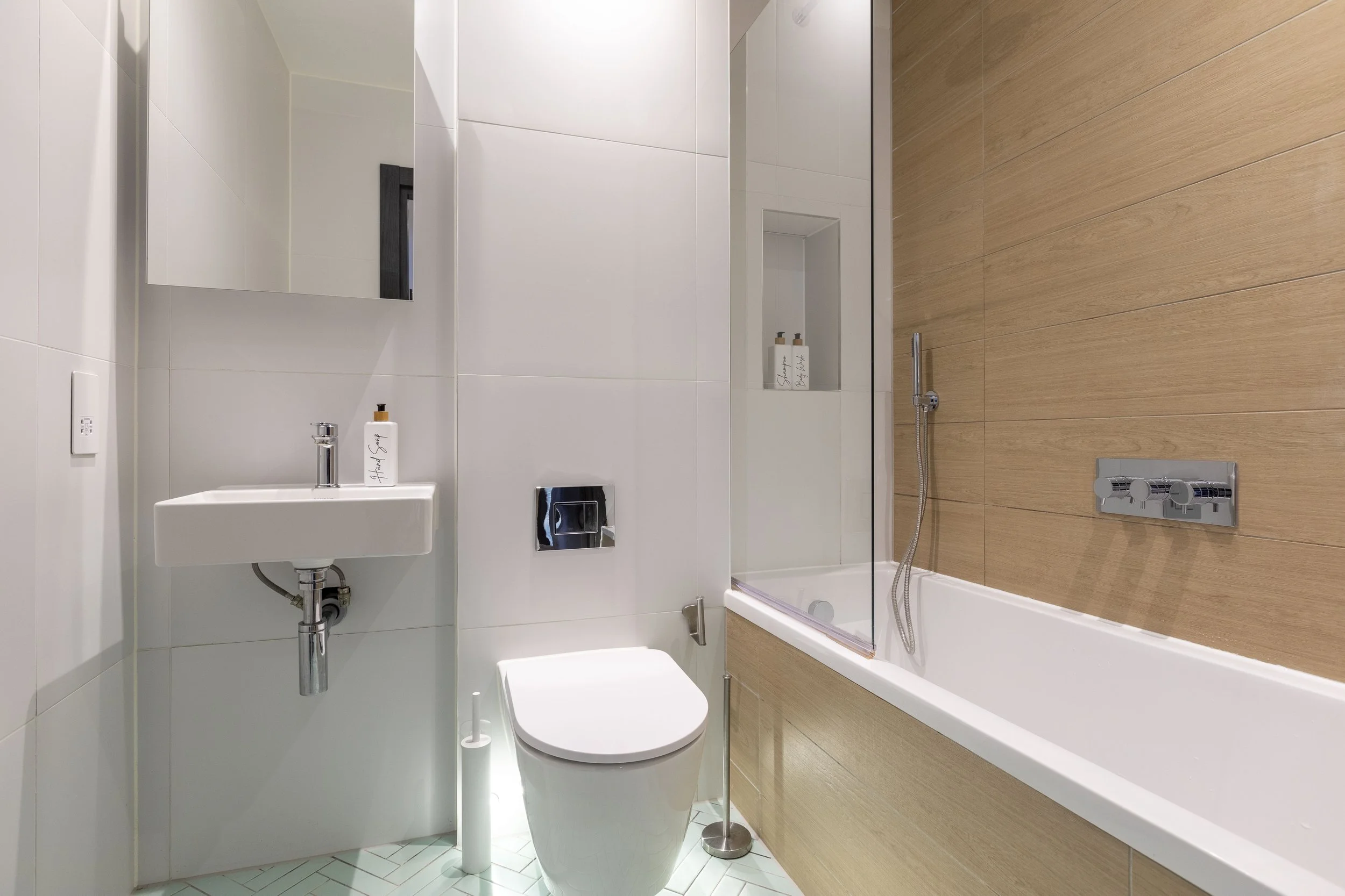 F6 Caversham Road NW516.jpg
