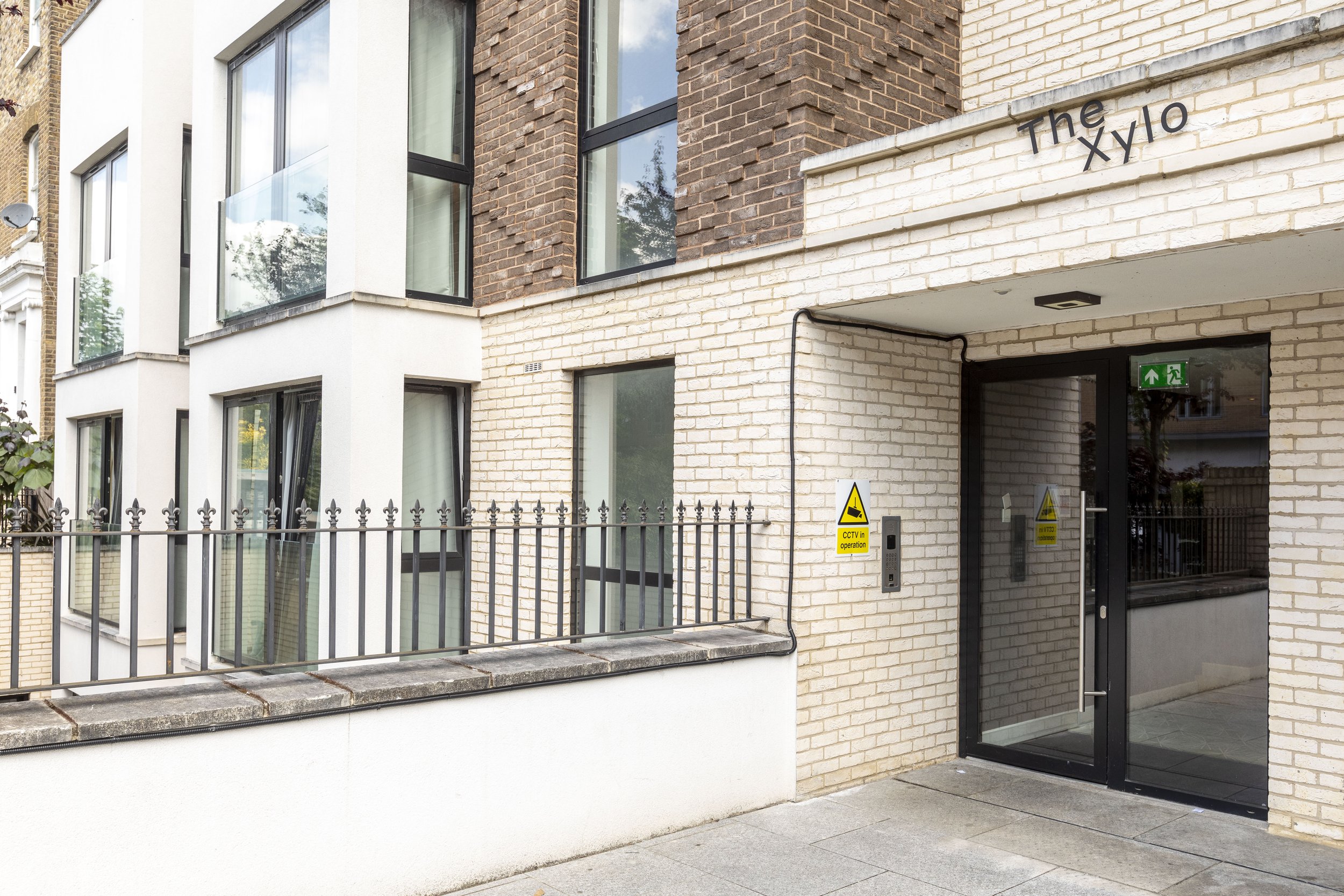 F6 Caversham Road NW542.jpg