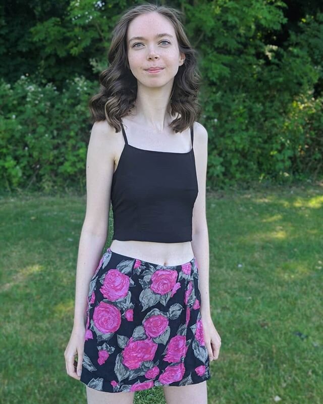 For the last day of #memademay2020 I'm wearing my latest iteration of my shirred back crop top finished this afternoon and a favourite vintage skort that I've missed wearing this month! 2nd photo feat. shoes that were in time out after blistering my 