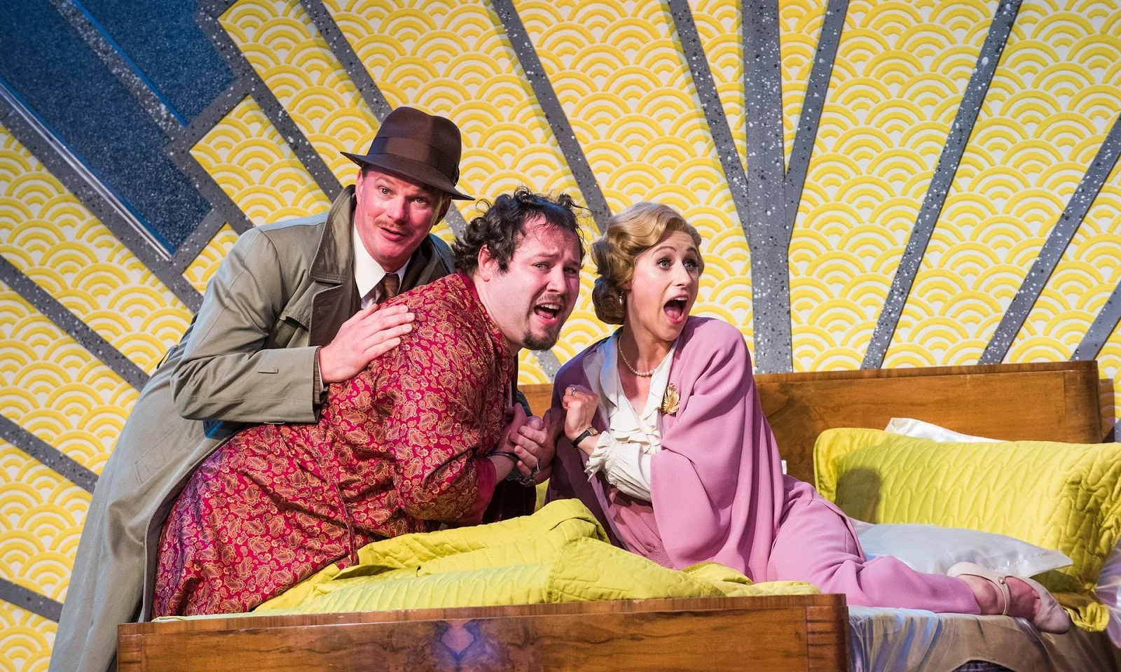 Die Fledermaus, Opera Holland Park Copyright Robert Workman