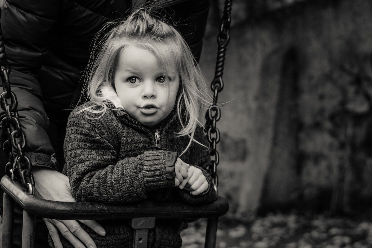 outdoor-family-photographer-sidcup-london-girl-playing-in-park-rosie-marks-photography-03