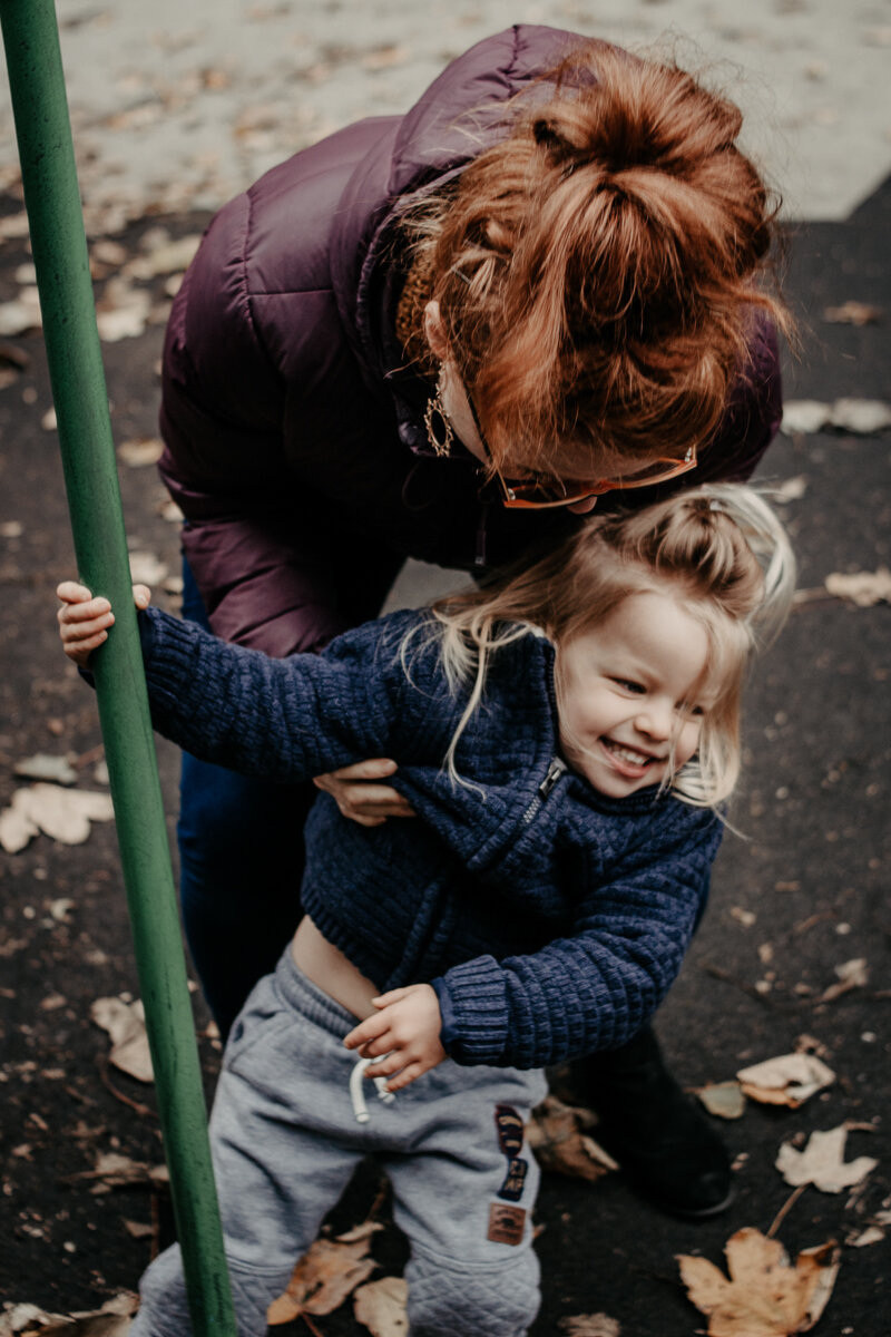 outdoor-family-photographer-sidcup-london-girl-playing-in-park-rosie-marks-photography-05