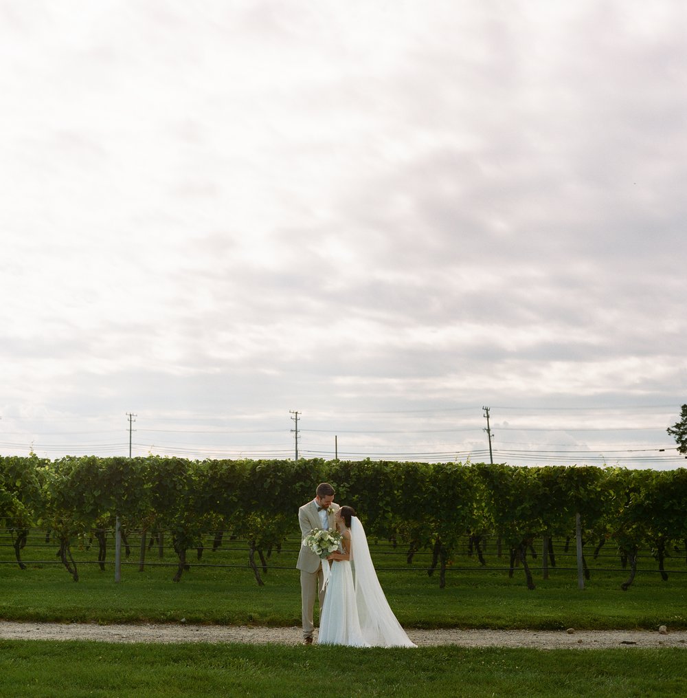 Amanda+Nick_NewportVineyards-17.jpg