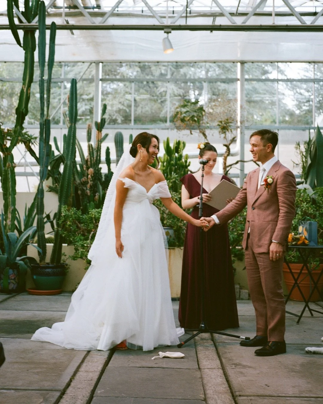 As much as we&rsquo;d like to deny it, summer is officially over. Nikki and Josh&rsquo;s wedding last week at the Roger Williams Botanical Garden felt like an appropriate salutation to the long warm days of one season before we greet the cooler, cozi