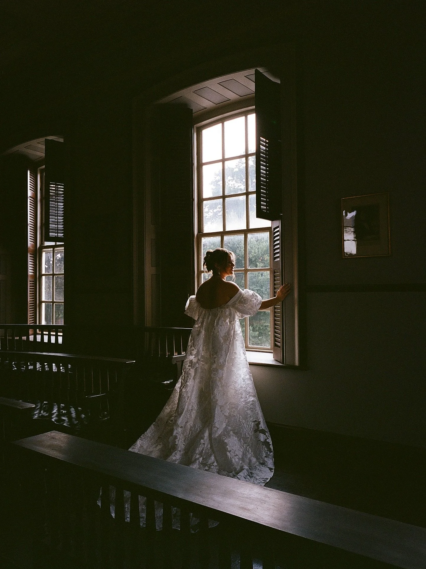 Jess in the beautiful light of the historic Old Colony House in Newport captured on medium format film.✨