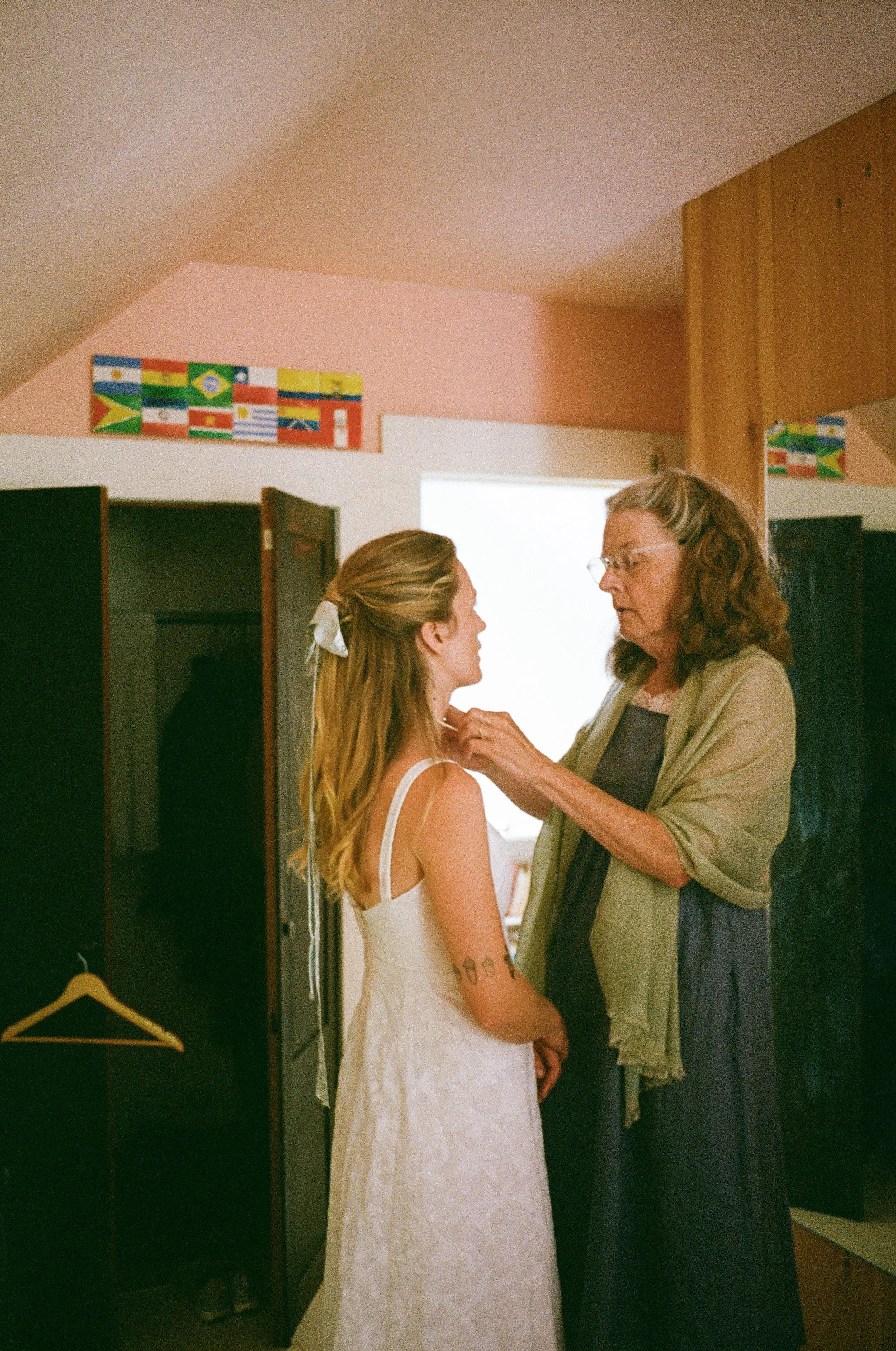 0018_Katie&IzzyPreview.jpg