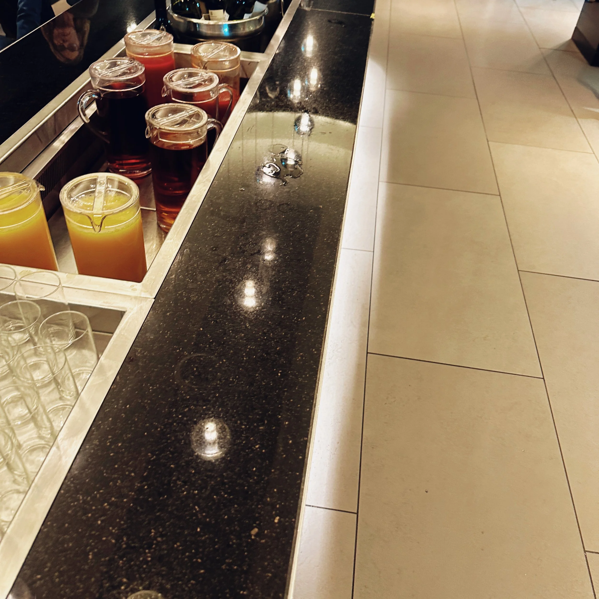 Food & Drinks at the British Airways Club Lounge at Gatwick
