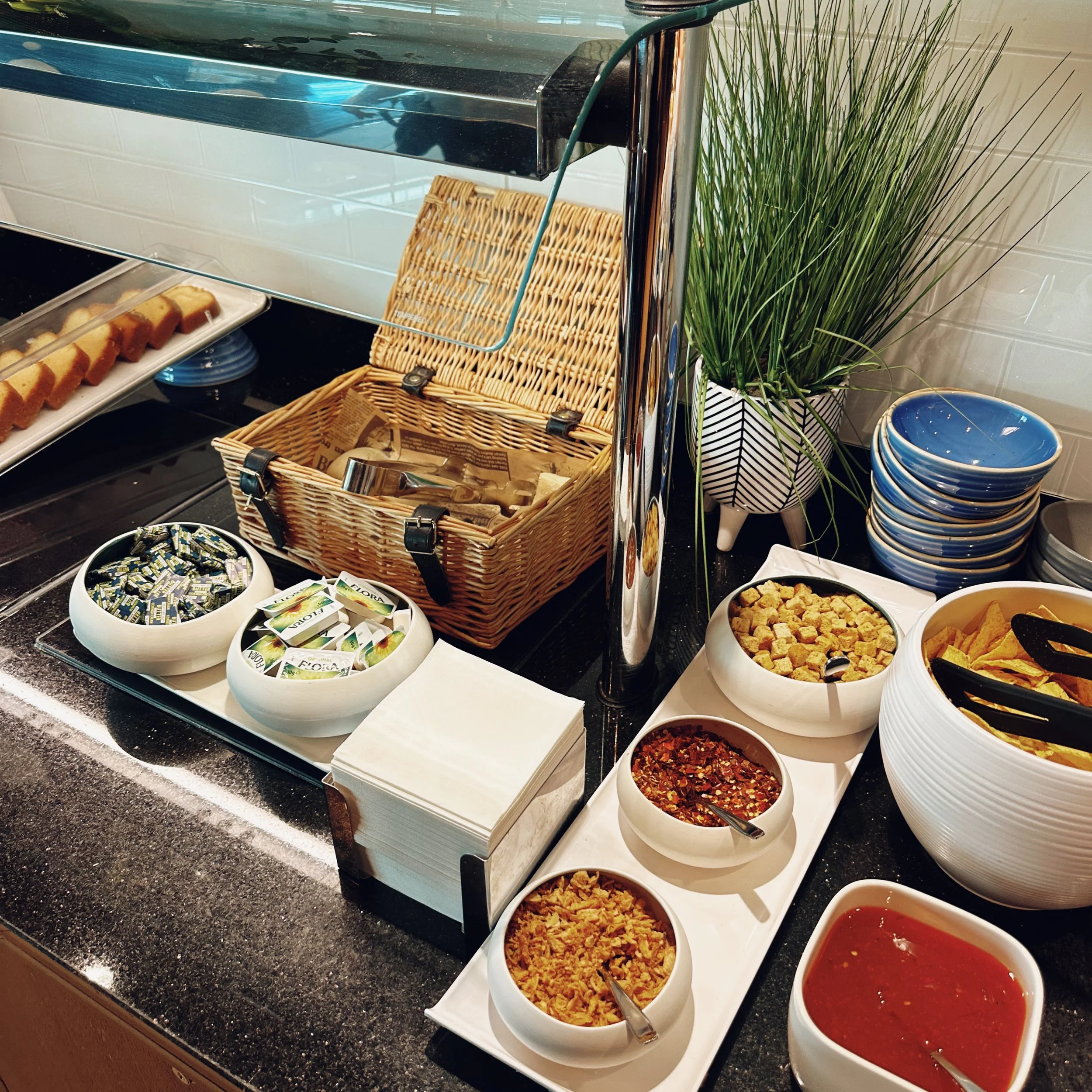 Food & Drinks at the British Airways Club Lounge at Gatwick
