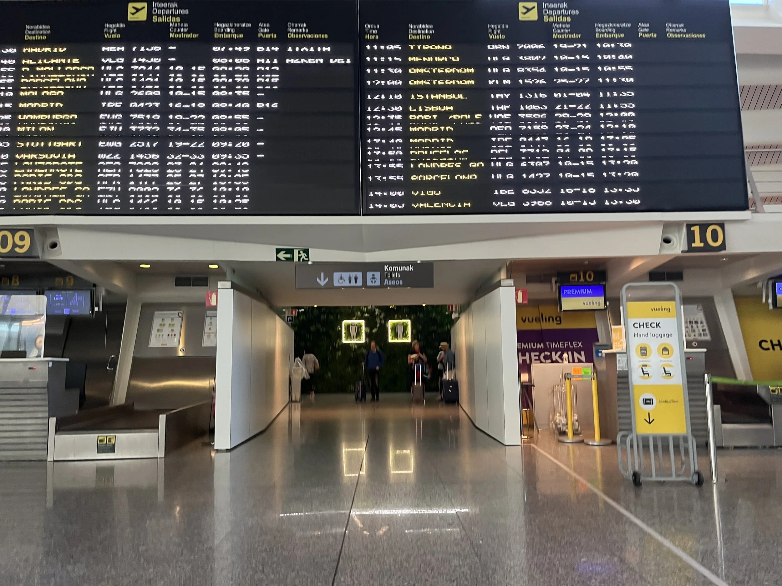 Lounge Access Inflation: Are Premium Cards Still Worth It This Year?