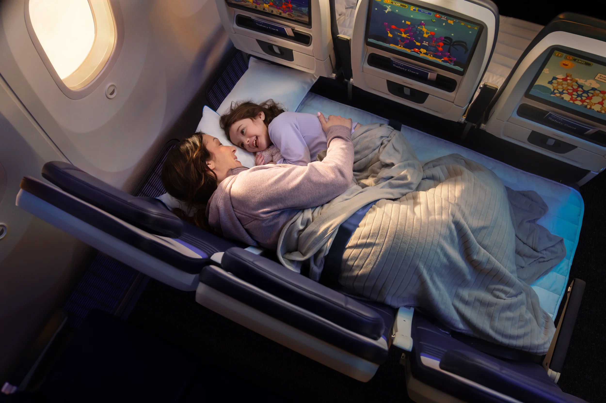 United Relax Row 2027: Book Long-Haul Economy with Miles for Luxury Couple Comfort – Full 2026 Card &amp; Points Strategy