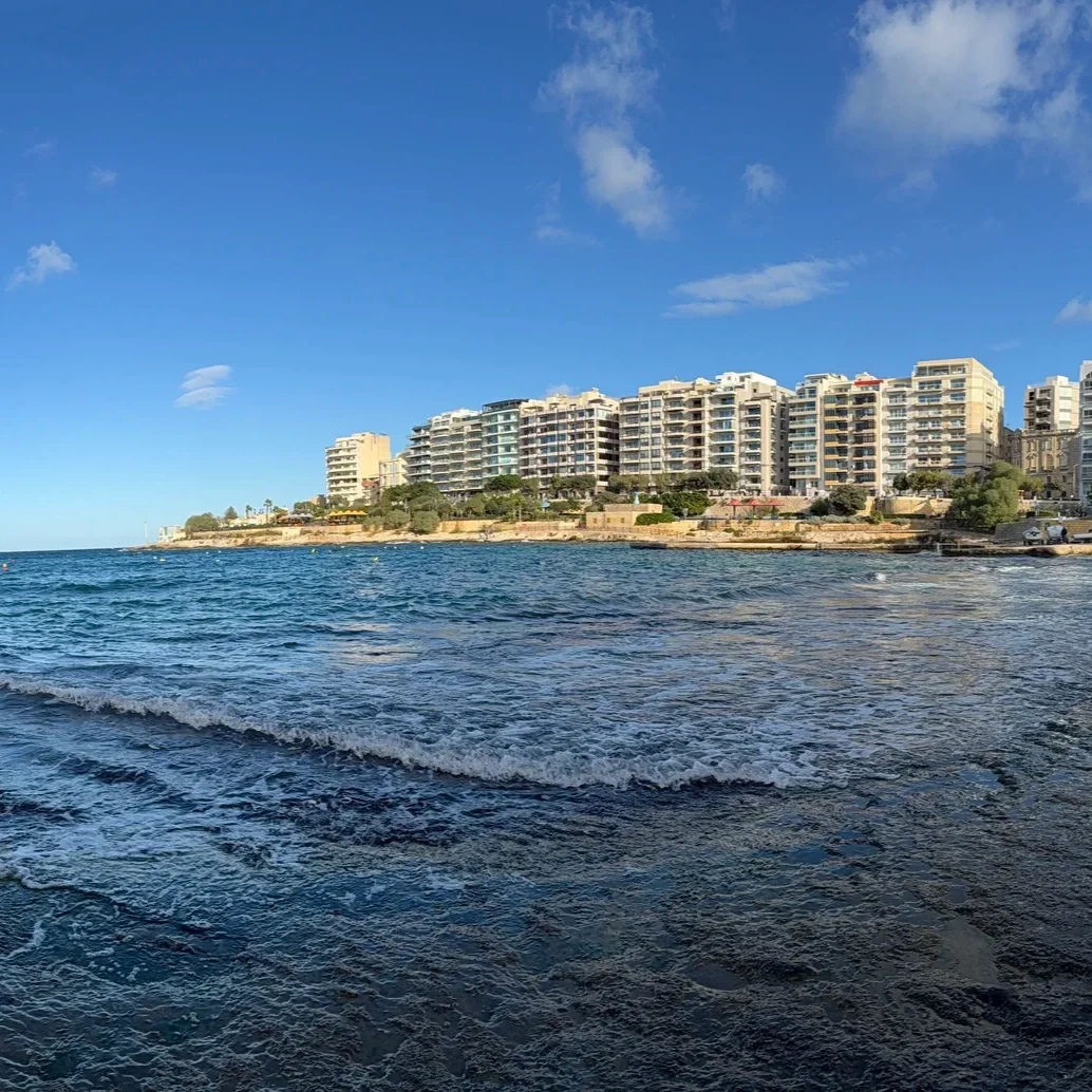 Wells Fargo Autograph vs Amex Gold 2026 – Which Wins?