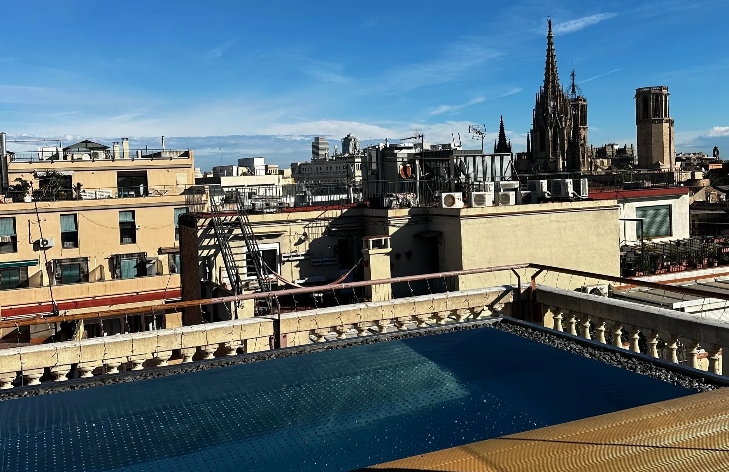 Luxury Hotel Stays - Amex Platinum vs Chase Sapphire Reserve 2026