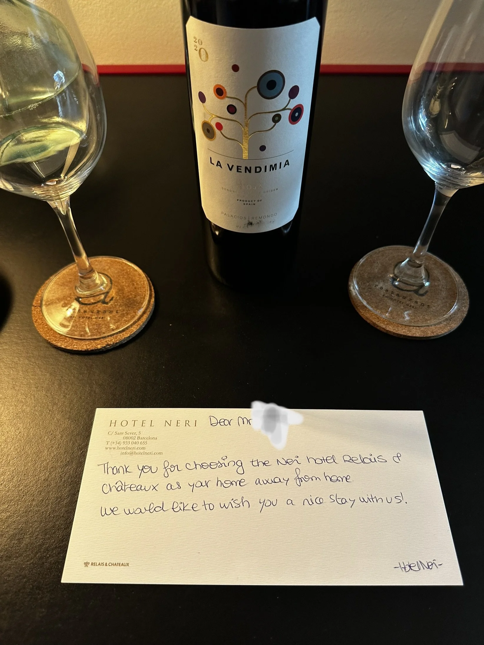 Hotel Neri Relais & Chateaux: Welcome bottle of wine