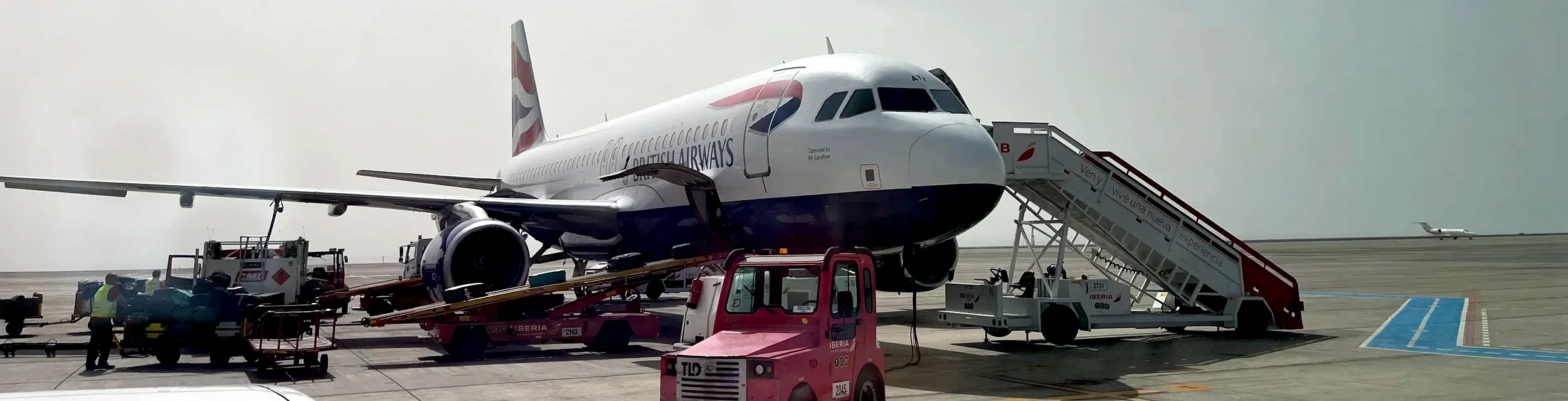 At a Glance - Wells Fargo Autograph vs Amex Gold 2026