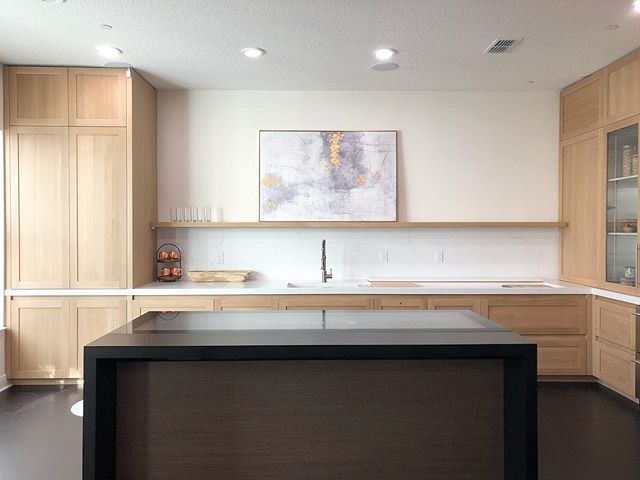 The Vera Iconica Wellness Kitchen uses sustainable materials and toxin-free finishes. Beyond our material selections, our designs are made to support you in living a life of longevity and whole health. Please contact us through our website for any questions and to learn more! #wellnesskitchen #wellnessbydesign #kitchendesign #WHIThouselakenona