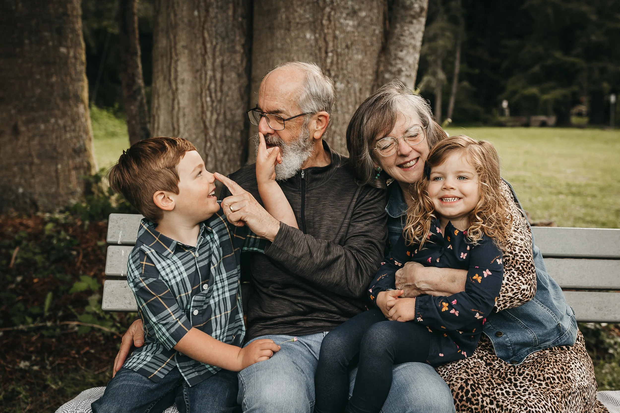 multi-generational-family-photo-everett-wa