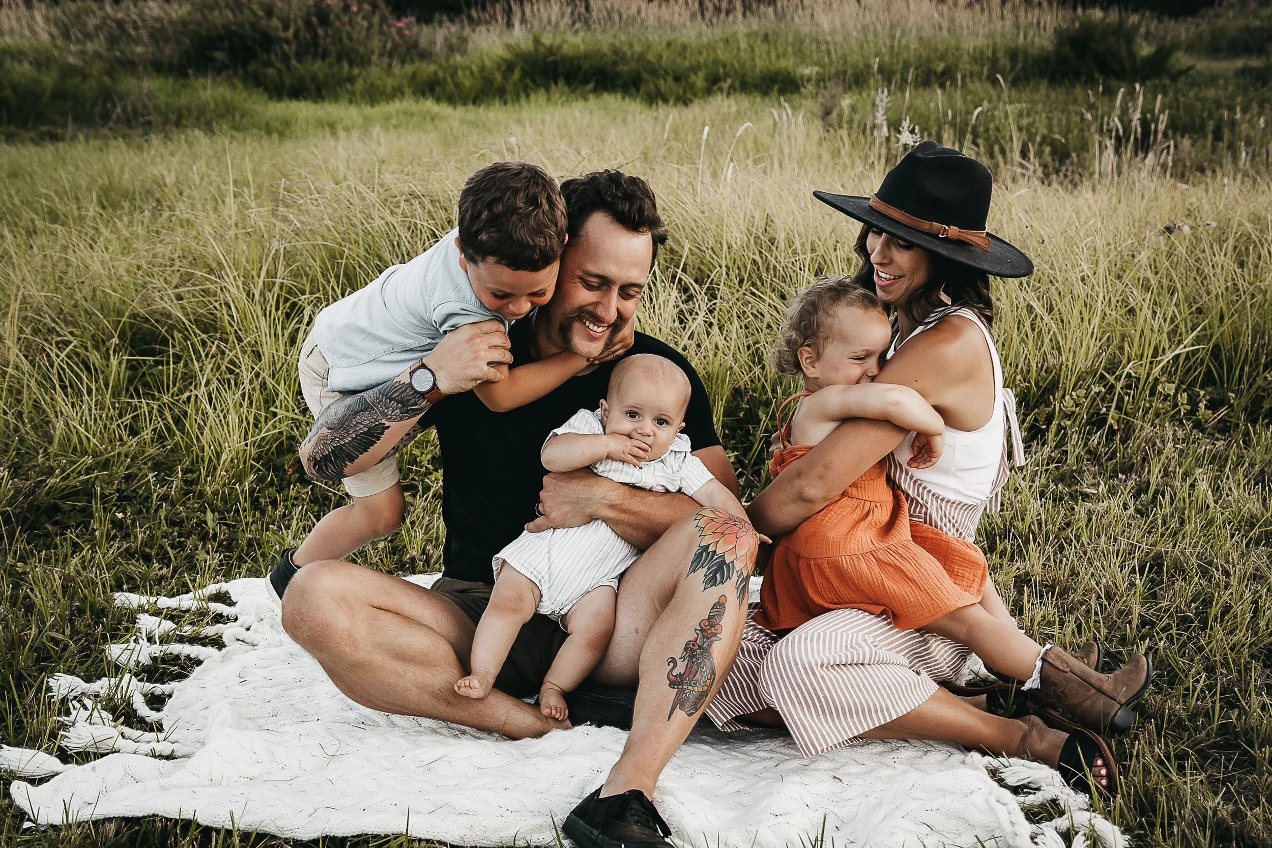 Regular Family A mini family session vs. a regular family session. Which is the best ...