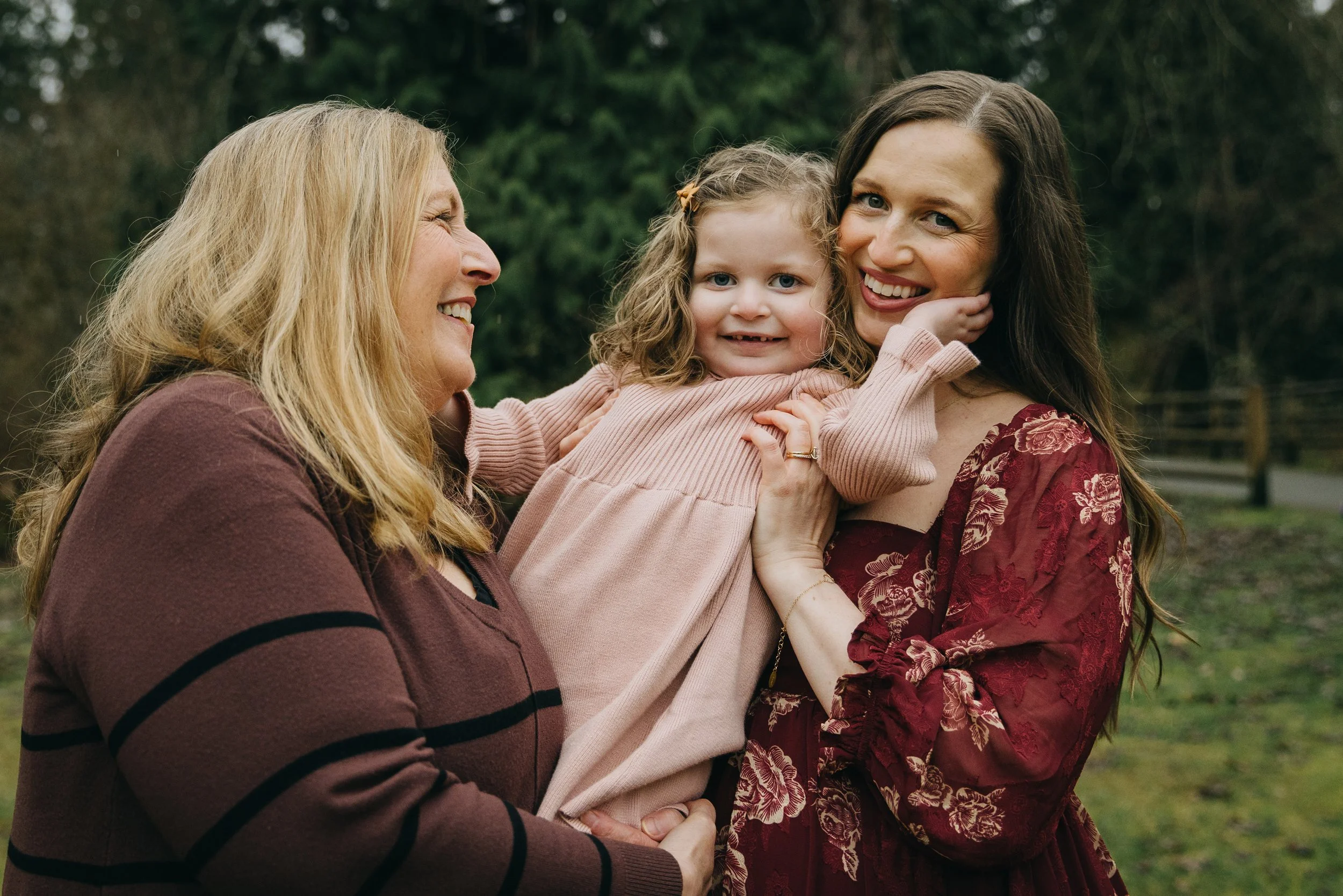 multi-generational-family-photo-everett-wa