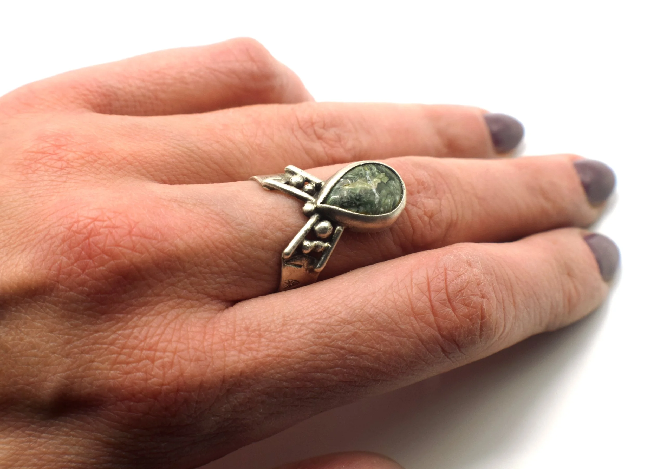 Serapinite_chevron_ring.JPG