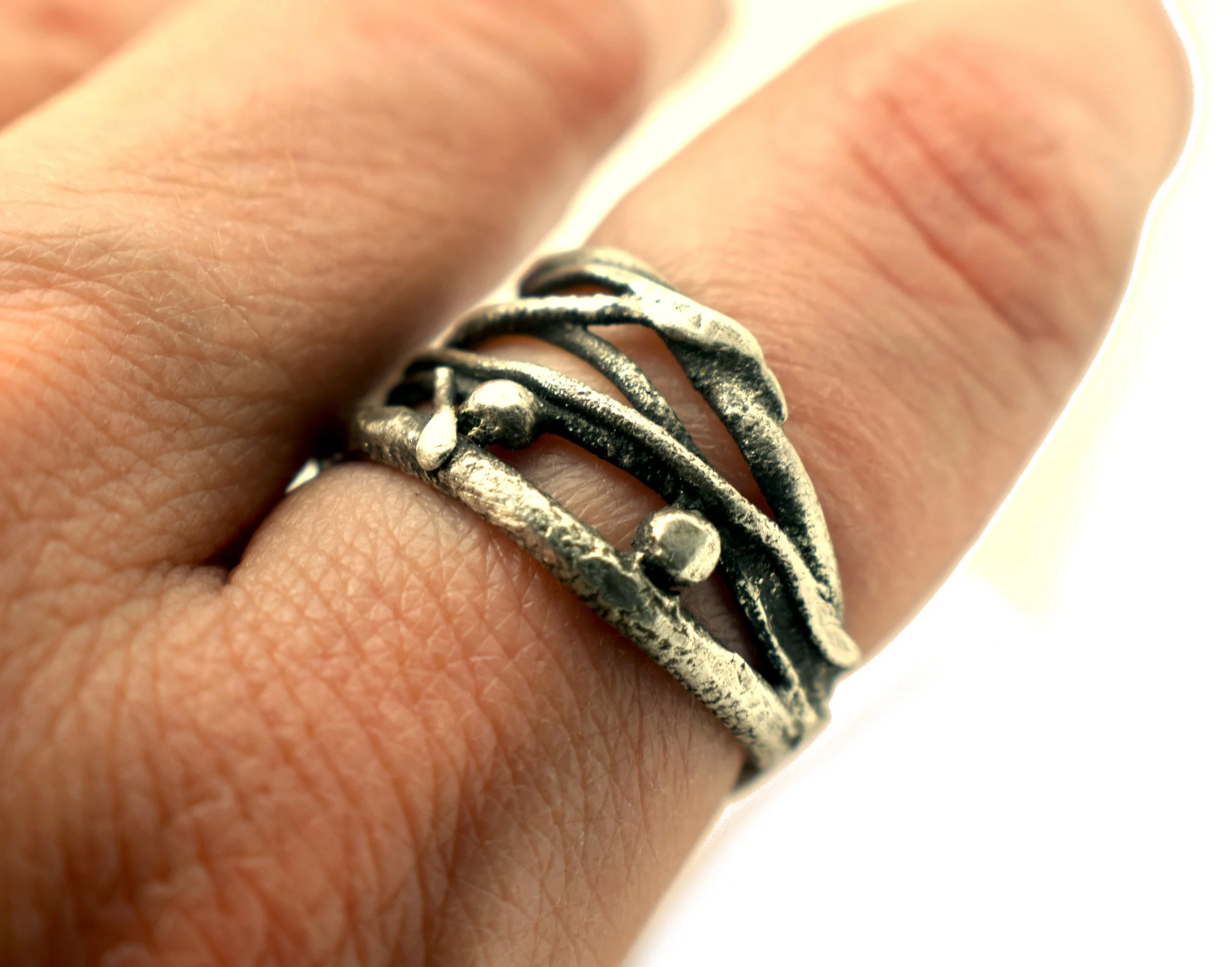 Twisted_band_silver_ring4.JPG