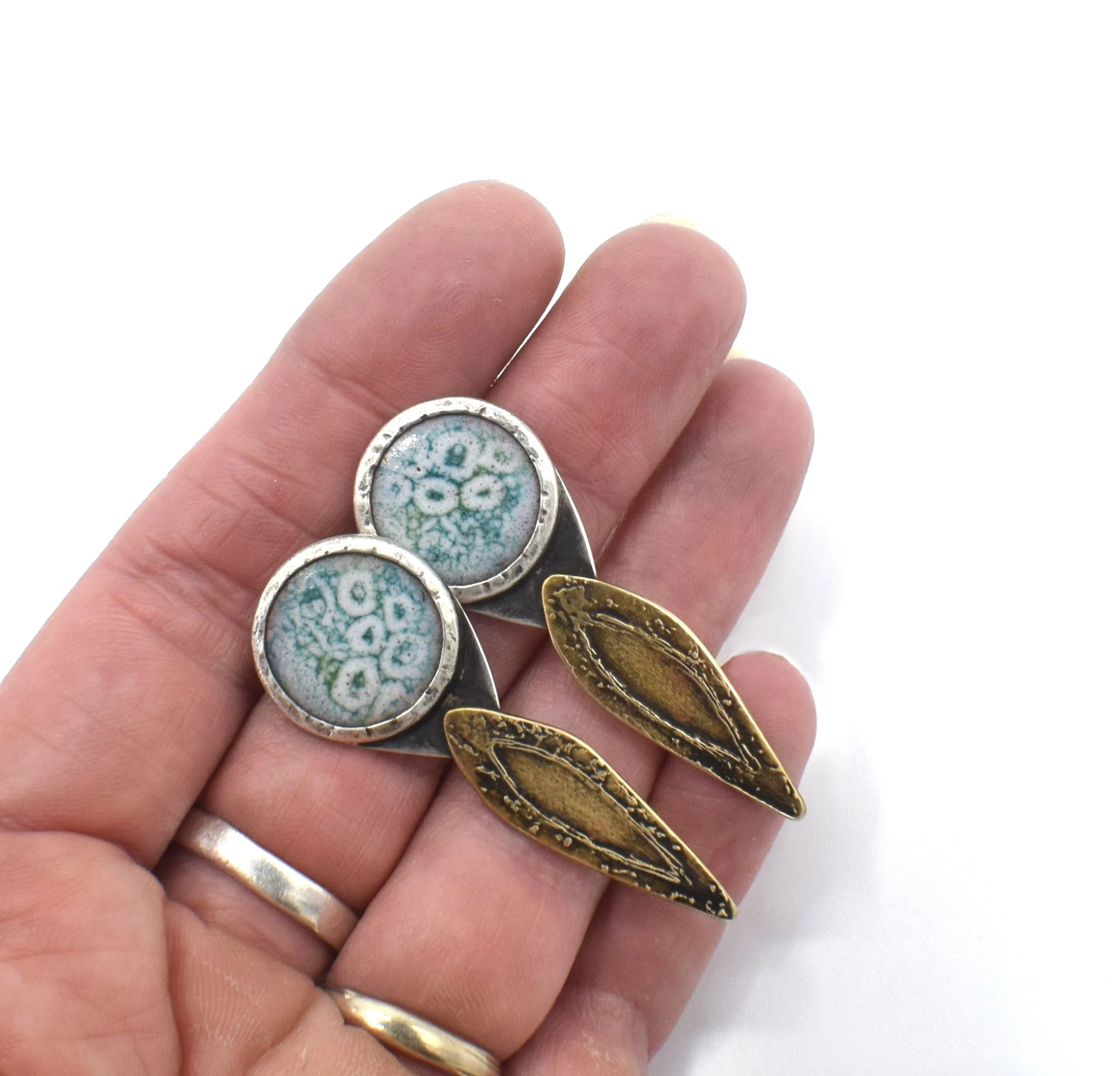 Spring_dew_enamel-mix_metal_earrings3i.png